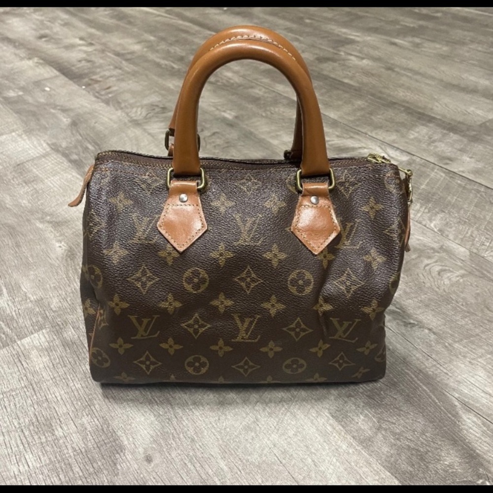 Authentic LV French Speedy bag 25